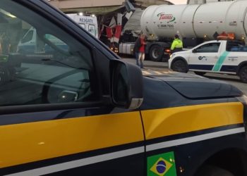 Motorista morre após caminhão-tanque sair da pista e atingir comércio em Paranaguá