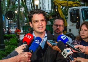 Praça Osório teve três pessoas feridas por quedas de galhos em pouco mais de quatro meses; prefeito determina interdição do local