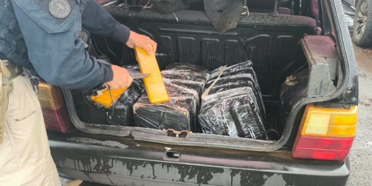 PRF apreende 90 quilos de maconha durante fiscalização na BR-277