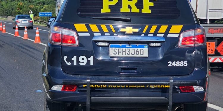 PRF reforça fiscalização nas rodovias federais do Paraná durante feriado de Nossa Senhora Aparecida