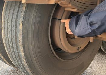 PRF retira de circulação carreta com freios trincados no Paraná