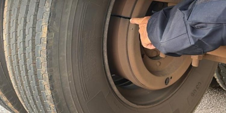 PRF retira de circulação carreta com freios trincados no Paraná
