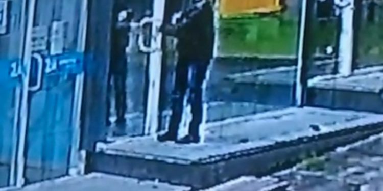 Lojas são arrombadas duas vezes em duas semanas e prejuízo passa de R$ 16 mil no Portão, em Curitiba