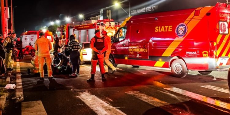 Motociclista sofre fratura no fêmur após colisão com carro na Estrada da Ribeira, em Colombo