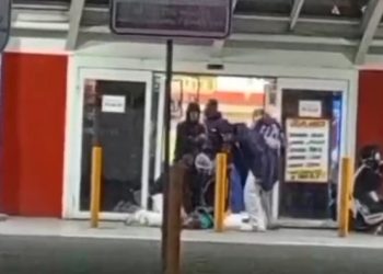Homem é esfaqueado ao tentar separar briga em hipermercado de Araucária; três são detidos