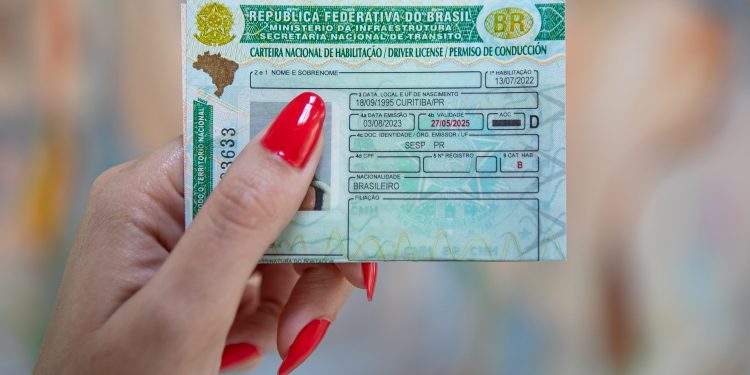 Detran-PR reforça que exame toxicológico é obrigatório para tirar CNH de carro e moto