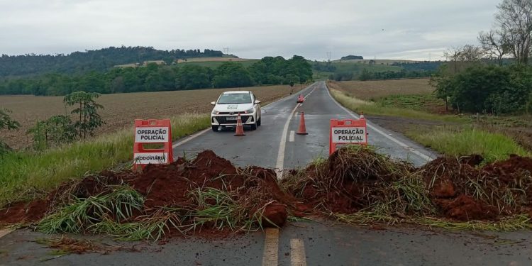 Chuvas: DER/PR alerta que quatro rodovias estaduais estão totalmente interditadas